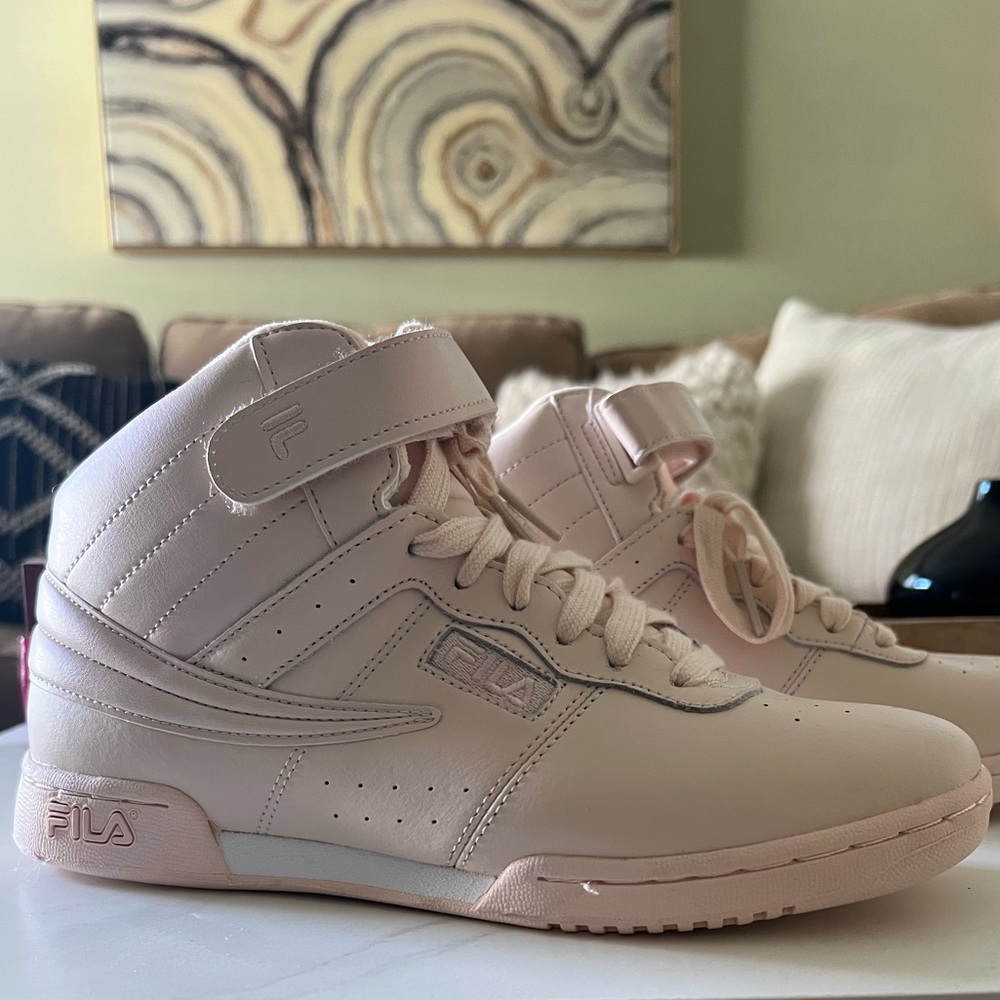 NEVER WORN High Top Filas